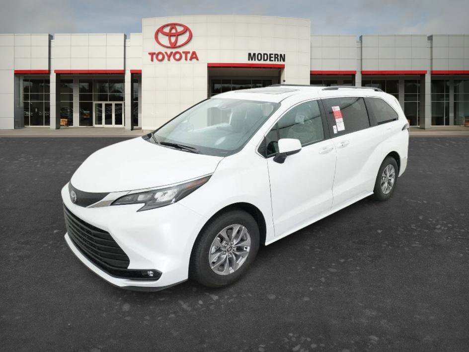 New 2026 Wind Chill Pearl Toyota XLE image 1