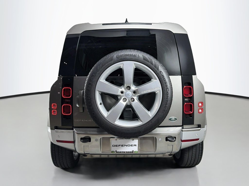 Used 2023 Silver Land Rover S image 6