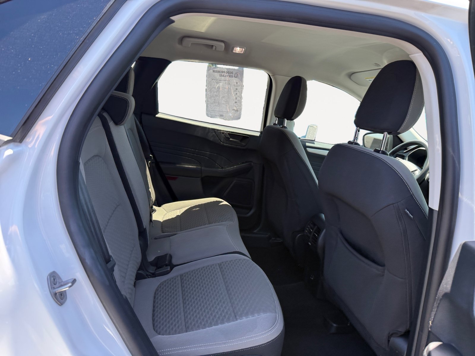 Used 2022 Oxford White Ford SE image 18