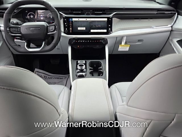 New 2026 Diamond Black Crystal Pearl-Coat Exterior Paint Jeep Limited image 8