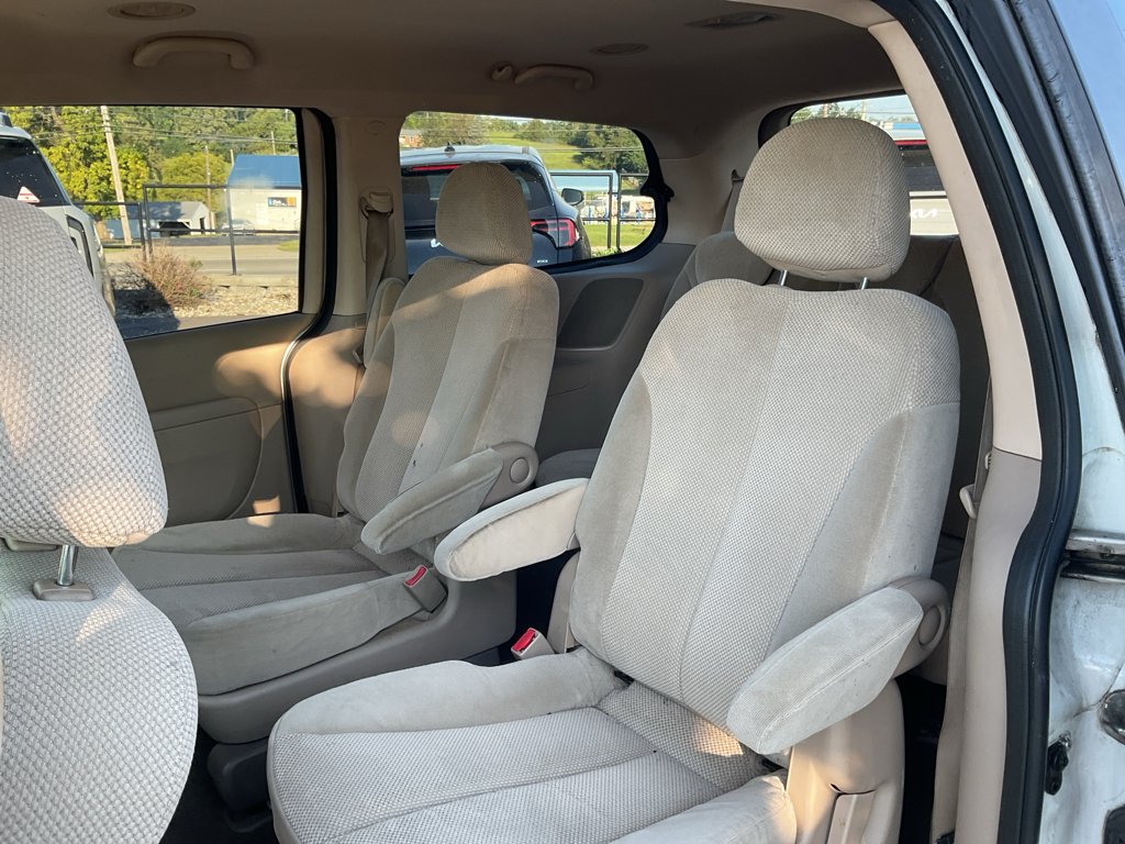 Used 2012 White Kia EX image 13