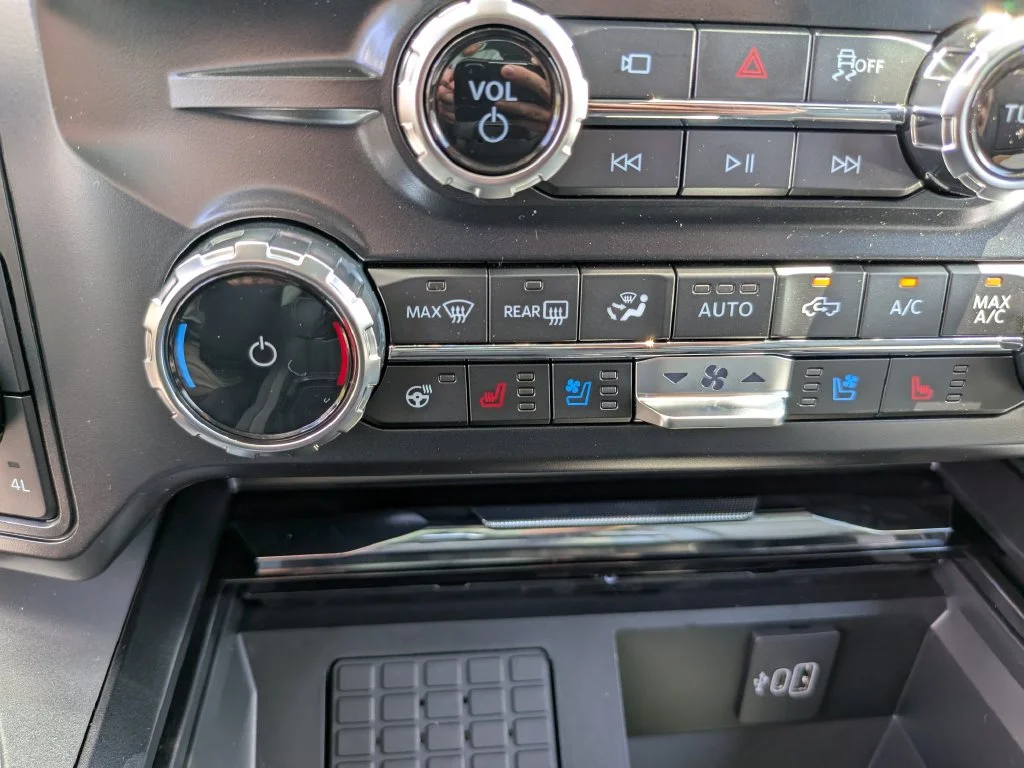 New 2026 Glacier Gray Metallic Tri-Coat Ford F-250® Lariat® image 27