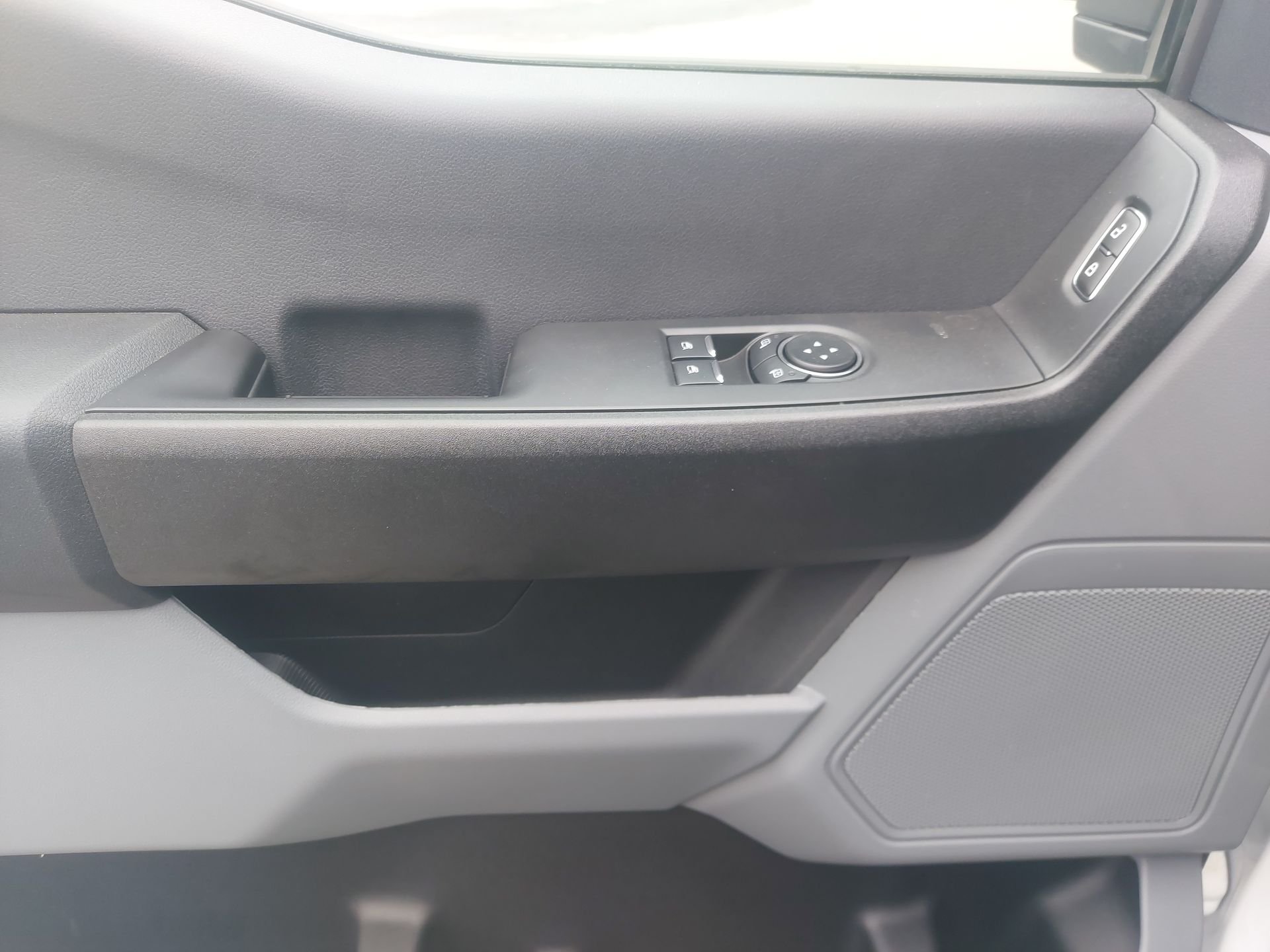Used 2024 White Ford XL image 5
