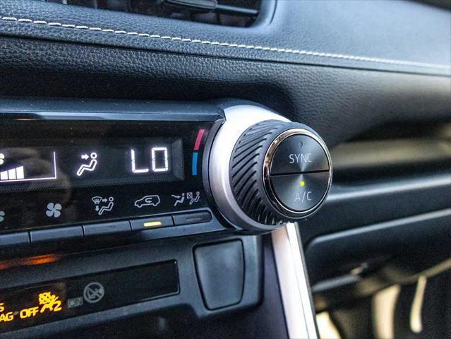 Certified Used 2025 MAGNETIC GRAY MET. Toyota  image 28