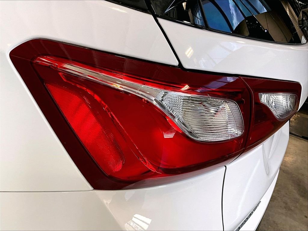 Used 2021 White Chevrolet Premier image 35