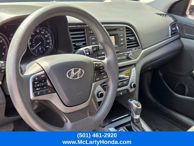 Used 2018 Quartz White Pearl Hyundai SE image 8