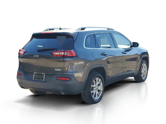 Used 2017 Granite Crystal Jeep Latitude image 7