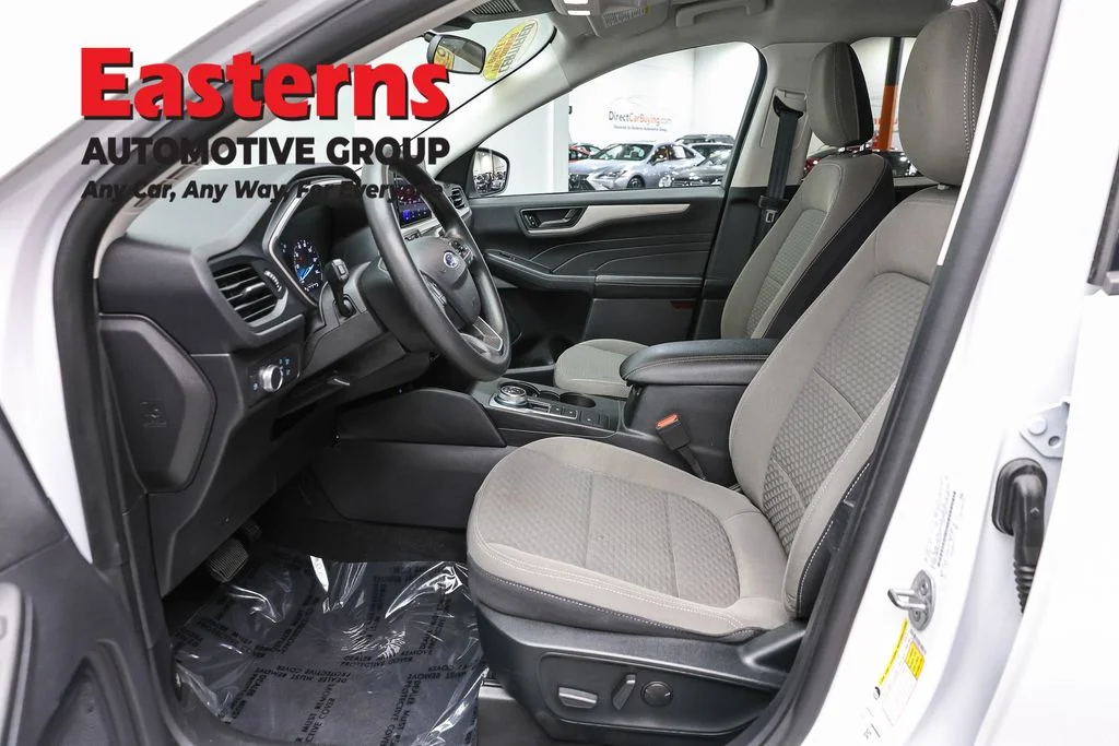 Used 2022 White Ford SE image 14