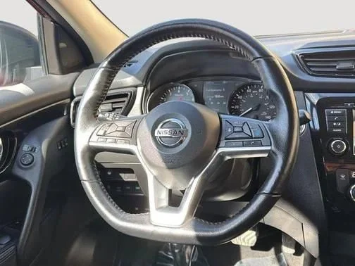 Certified Used 2022 Pearl Metallic Nissan SV image 11