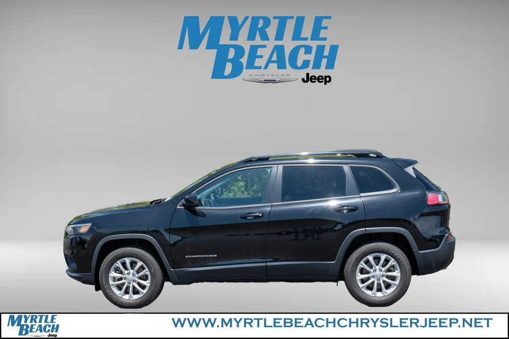 Certified Used 2022 Diamond Black Jeep Latitude Lux image 3