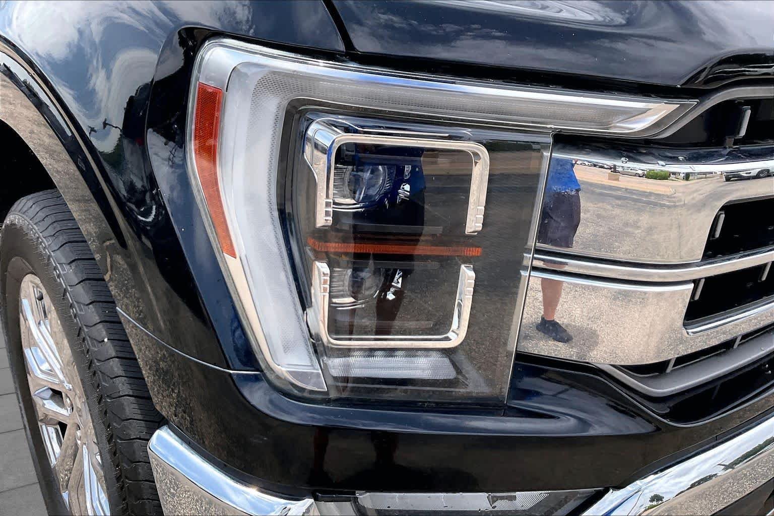 Used 2021 Agate Black Metallic Ford LARIAT image 27