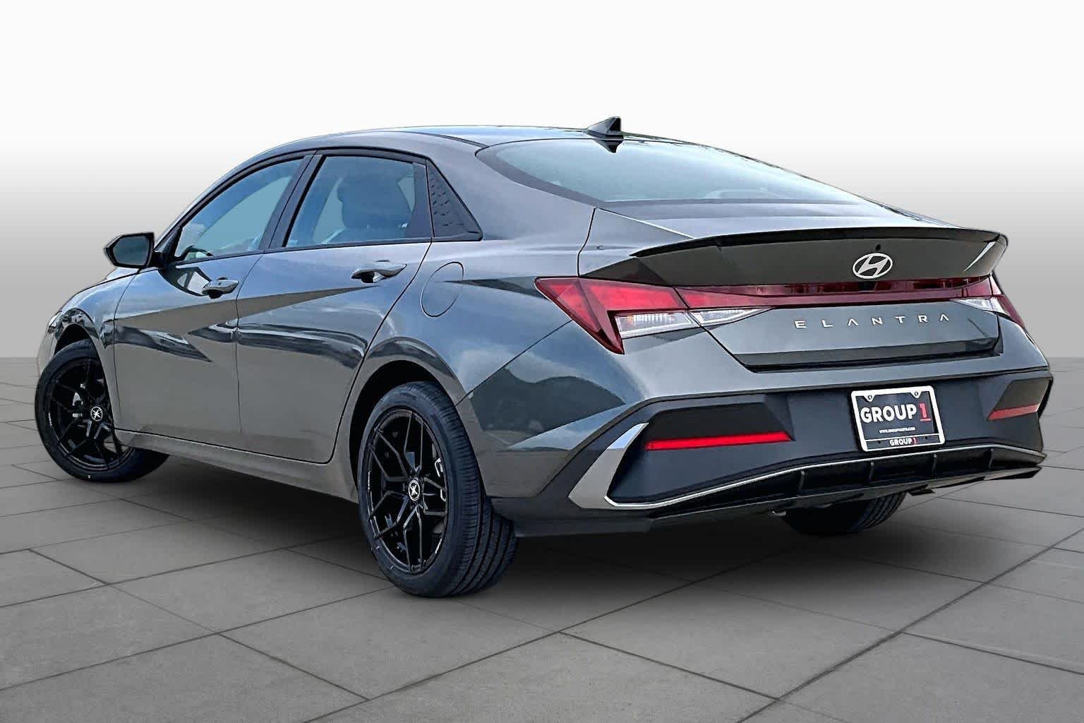 Used 2025 Amazon Gray Hyundai SEL Sport image 11