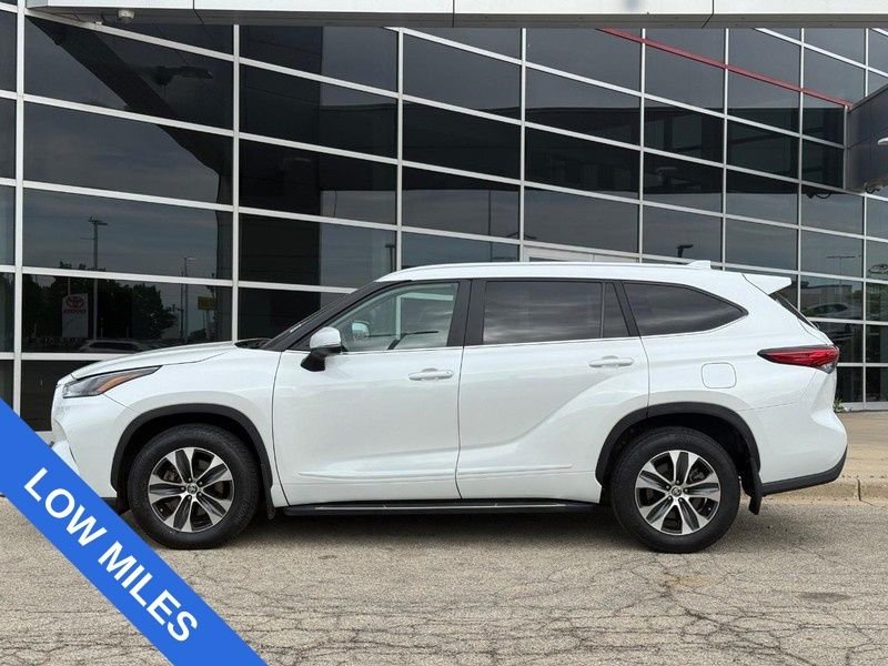 Used 2023 Pearl Toyota XLE image 6