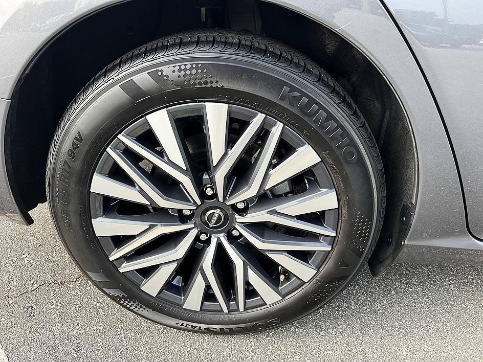 Certified Used 2025 Gun Metallic Nissan SV image 11