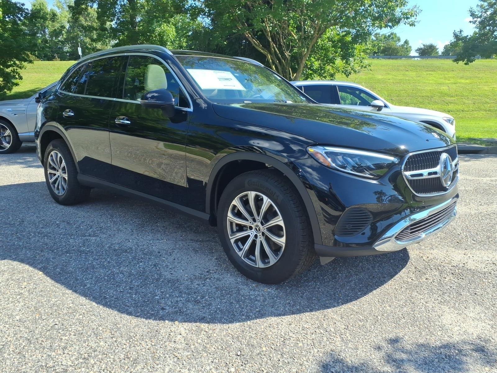 New 2026 BLACK Mercedes-Benz GLC 300 image 4