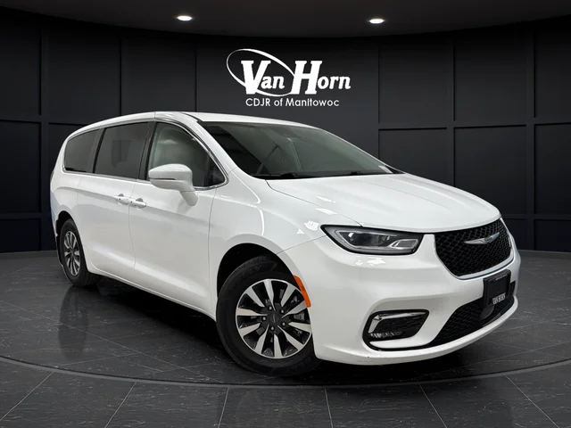2022 Chrysler Pacifica Hybrid Touring L Hybrid's photo