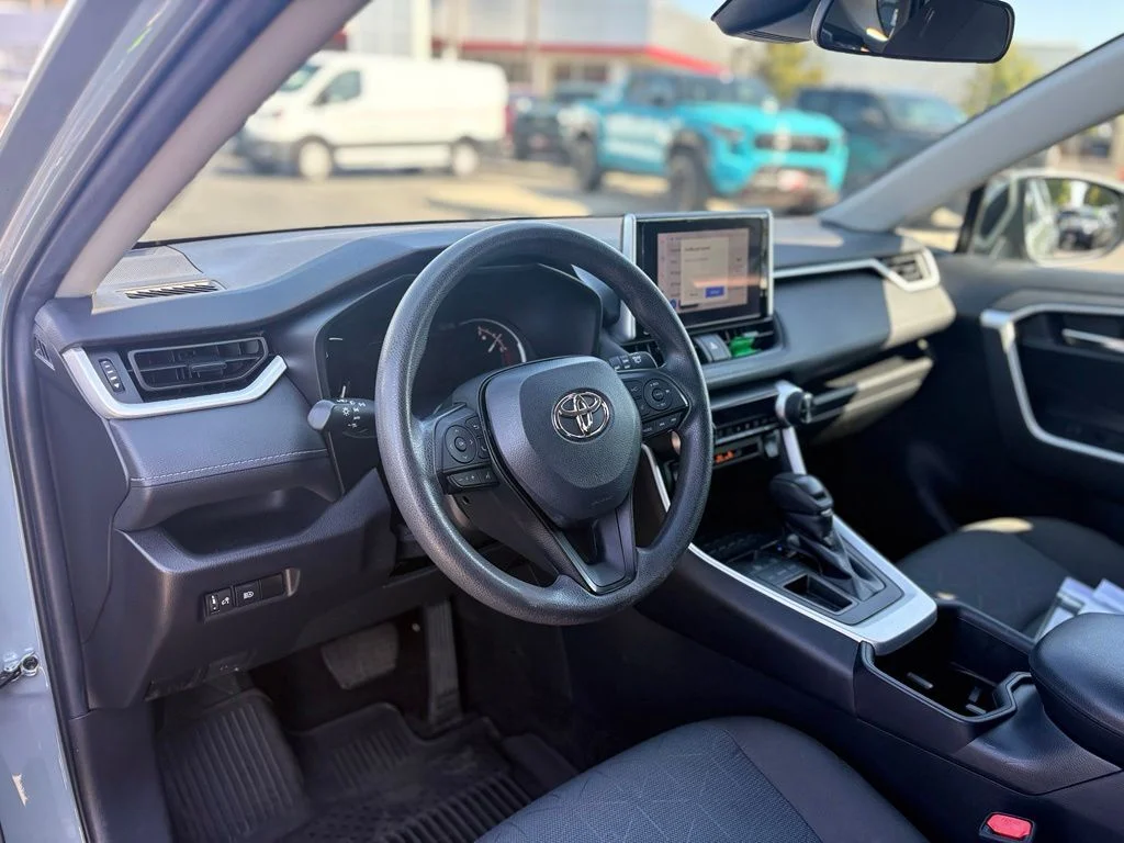 Used 2023  Toyota XLE image 6