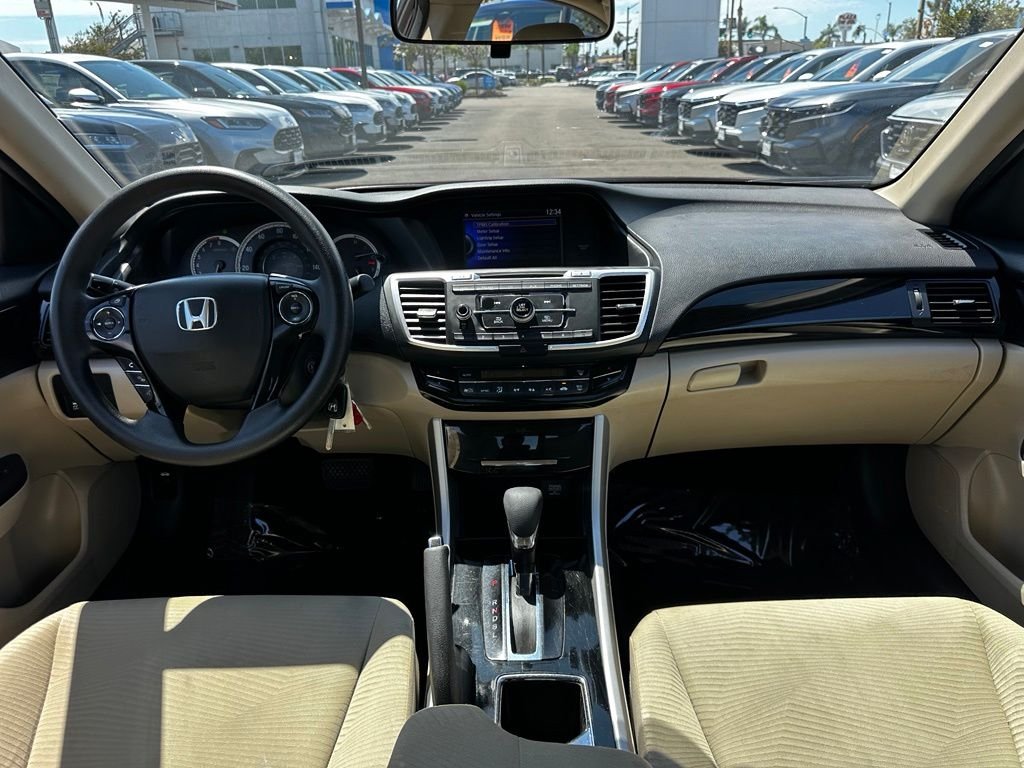 Used 2016  Honda LX image 17
