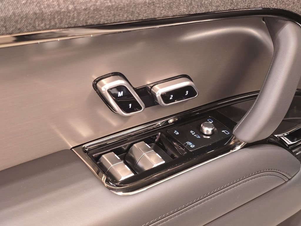 New 2026 Borasco Grey Land Rover se image 37