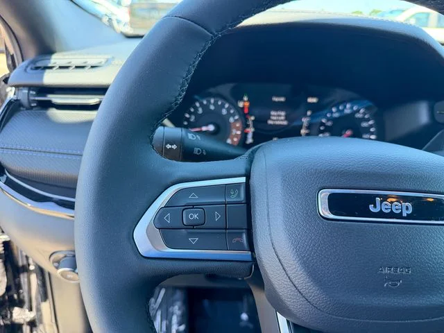 New 2026 Diamond Black Crystal Pearlcoat Jeep Limited image 17