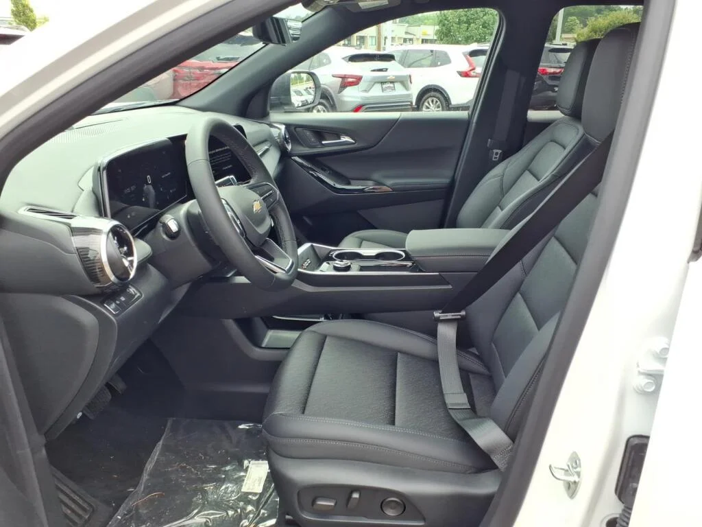 New 2026 Summit White Chevrolet FWD LT image 7