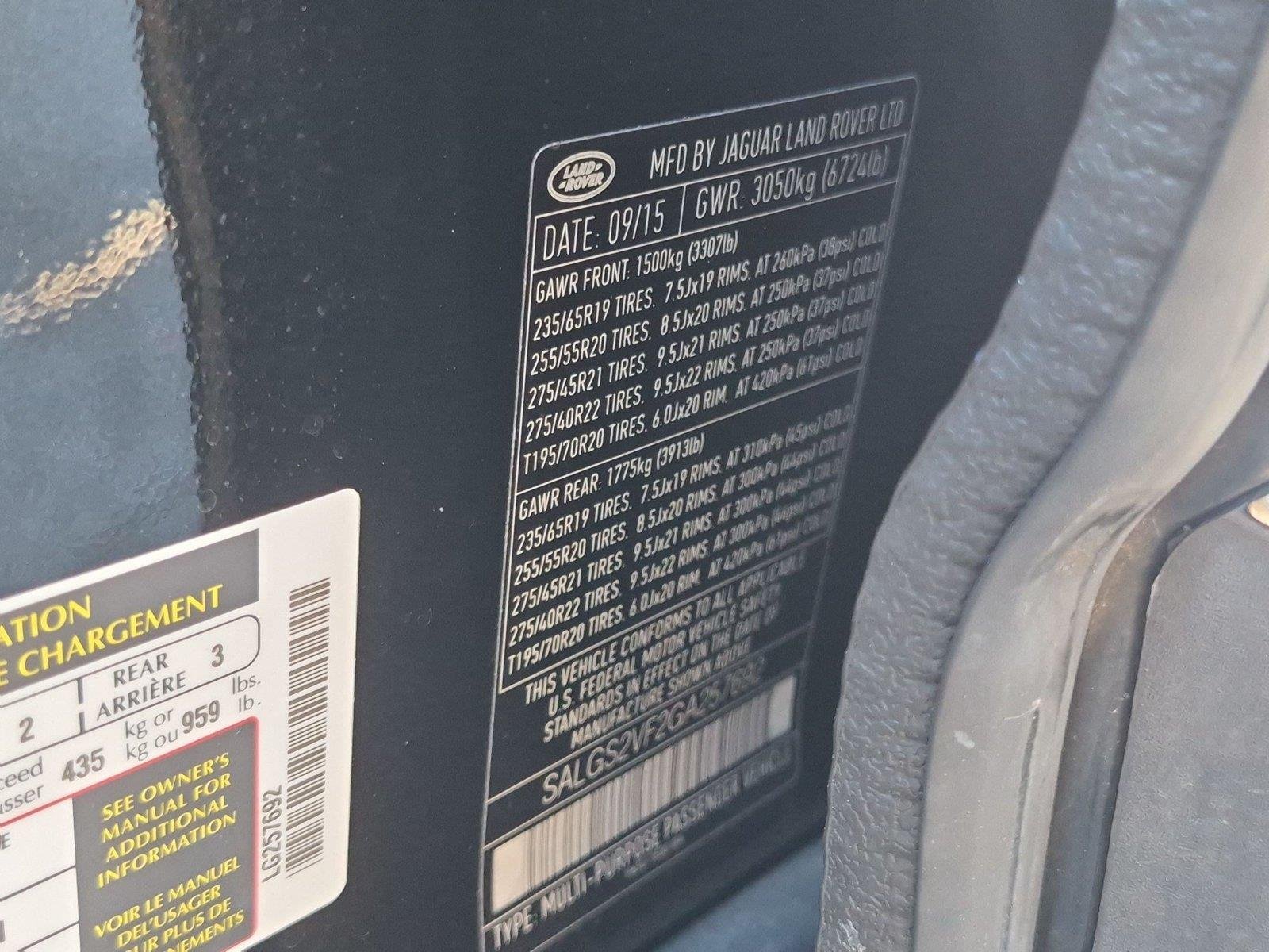 Used 2016 Santorini Black Land Rover HSE image 9