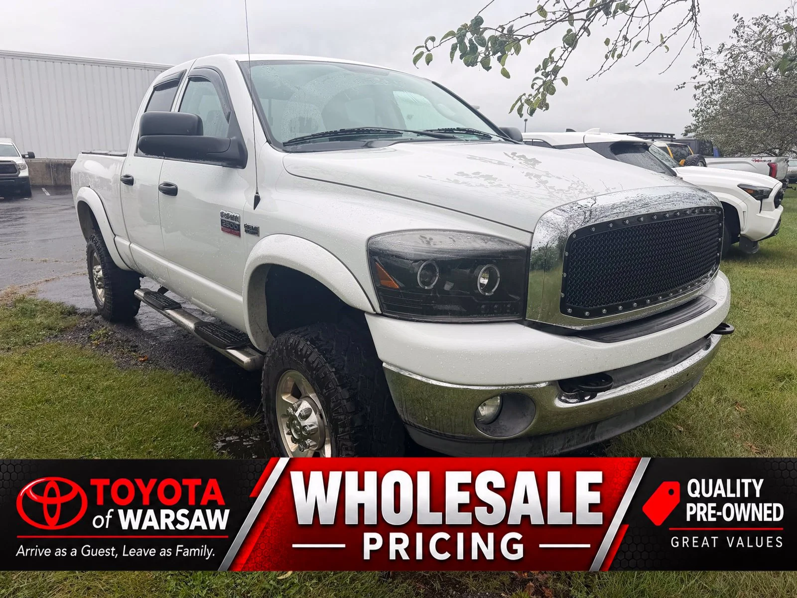 Used 2008 White Dodge SLT image 1