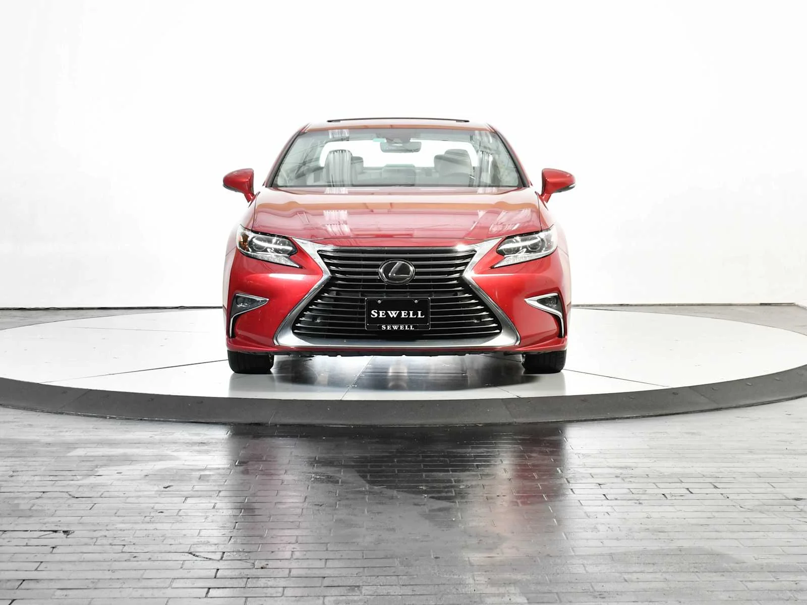 Used 2018 Matador Red Mica Lexus  image 10