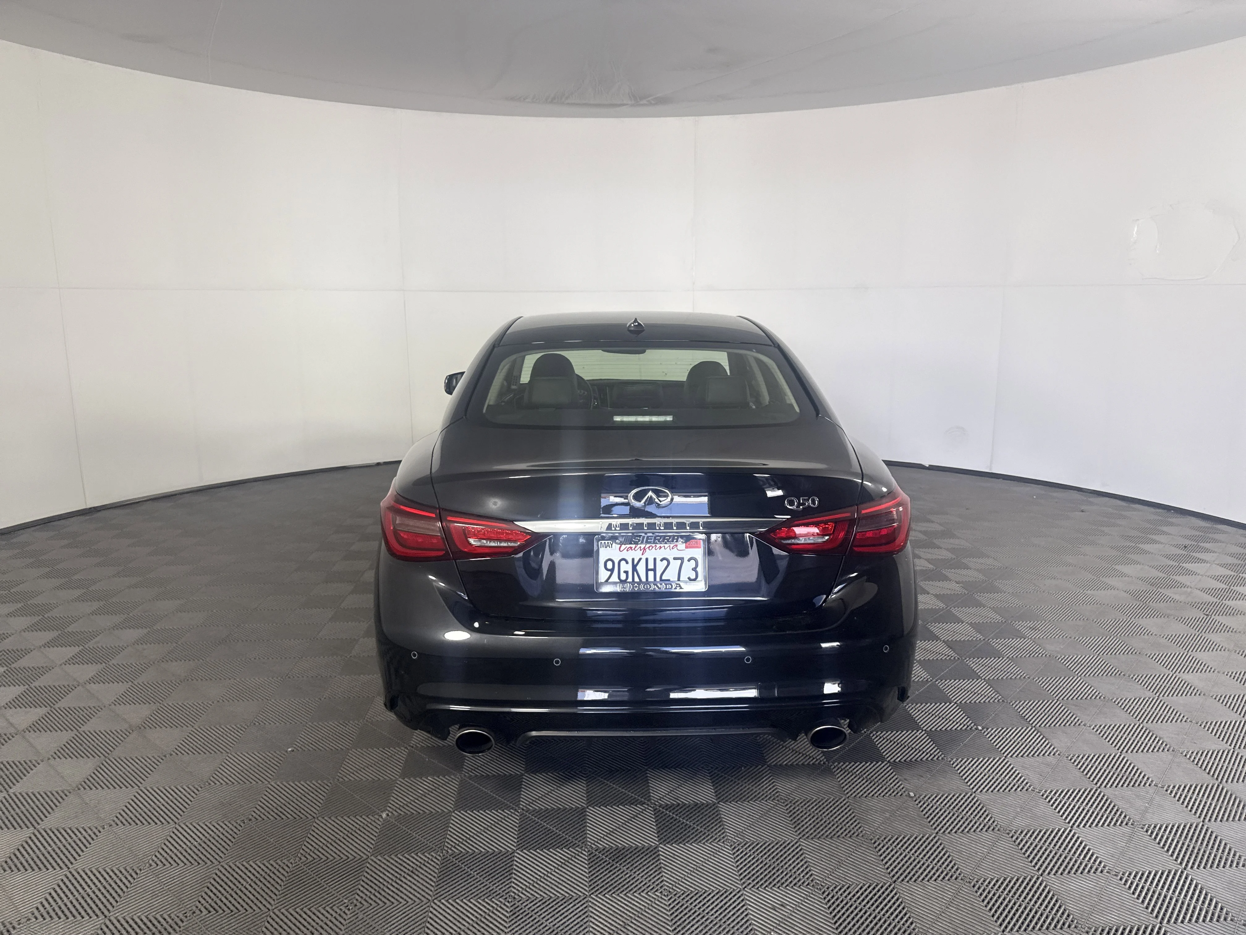 Used 2023 Midnight Black INFINITI LUXE image 5
