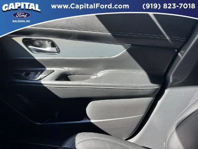 Used 2025 White Nissan SL image 29