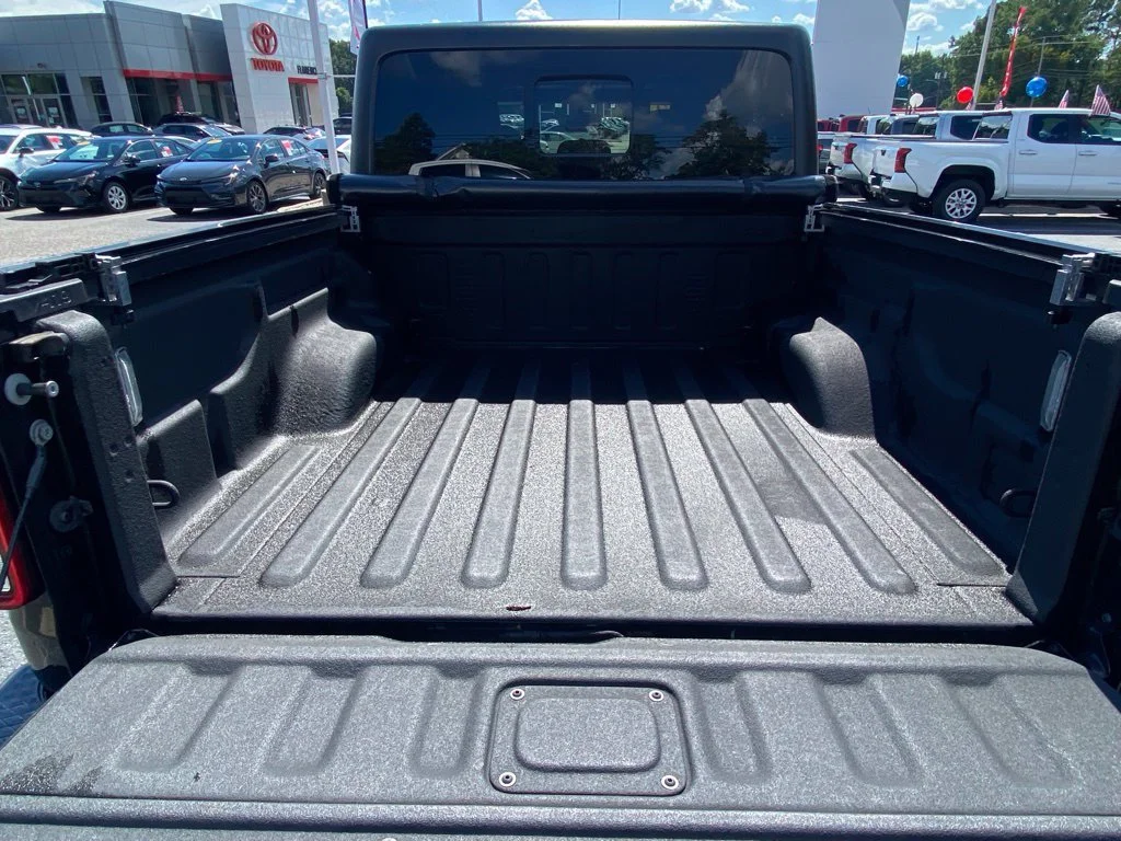 Used 2021 Black Jeep Overland image 10