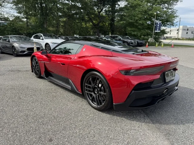 Used 2022 RED Maserati  image 21