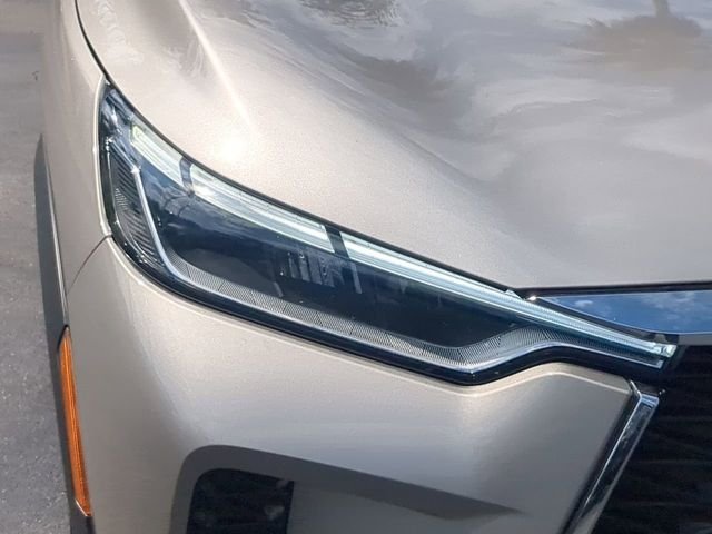 Used 2025 Silver INFINITI LUXE image 10