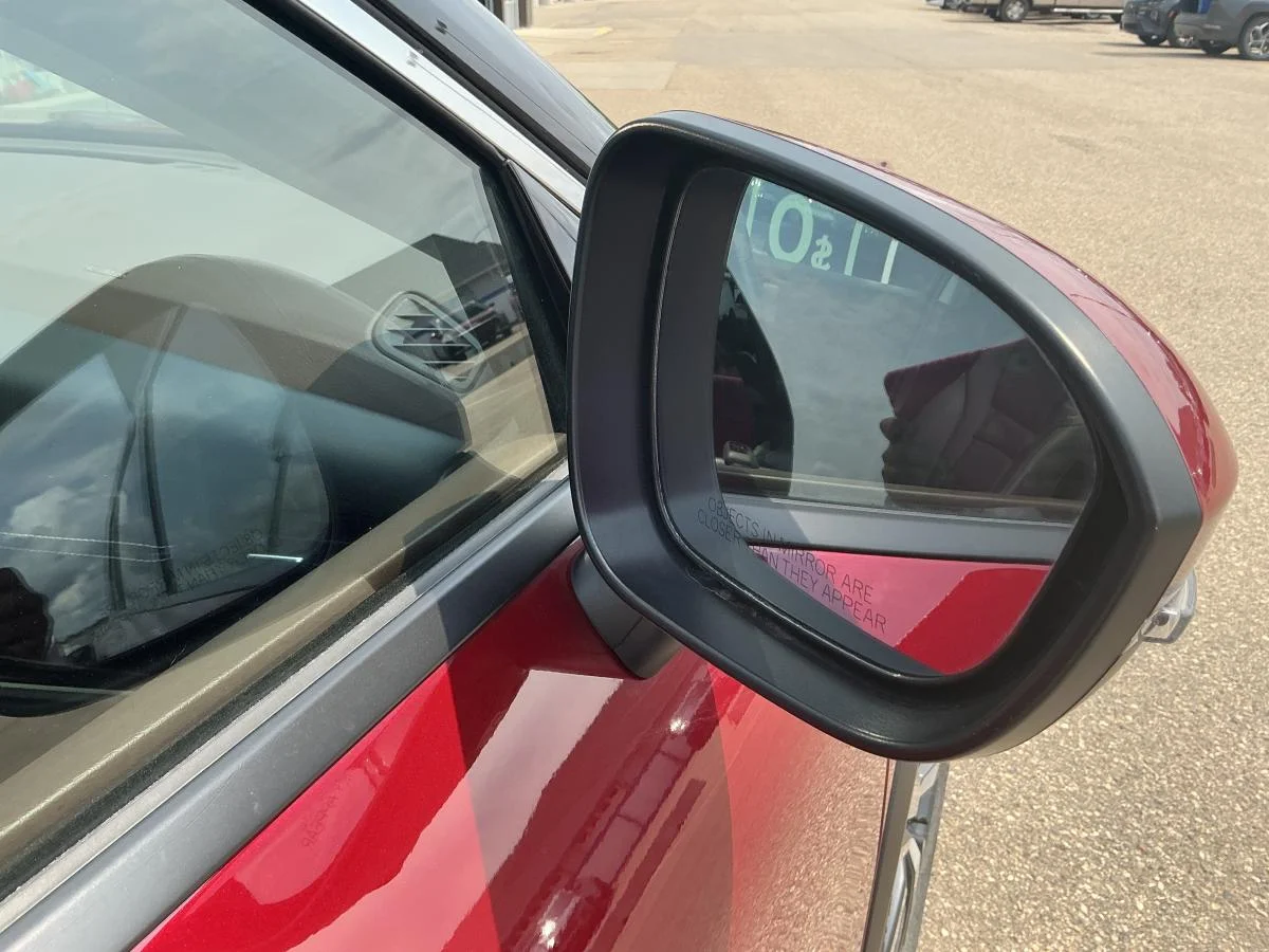 Used 2023  Nissan SL image 13