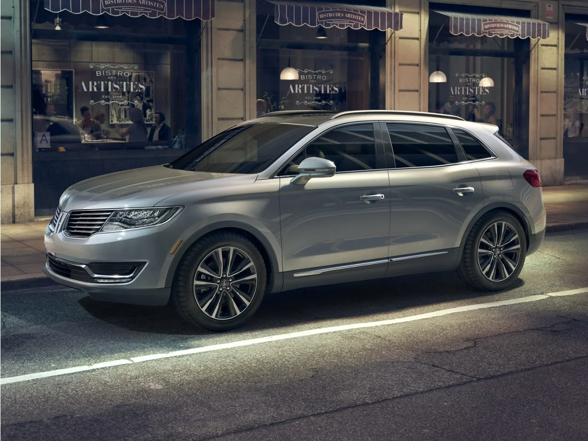 Used 2016 Black Lincoln Reserve image 1