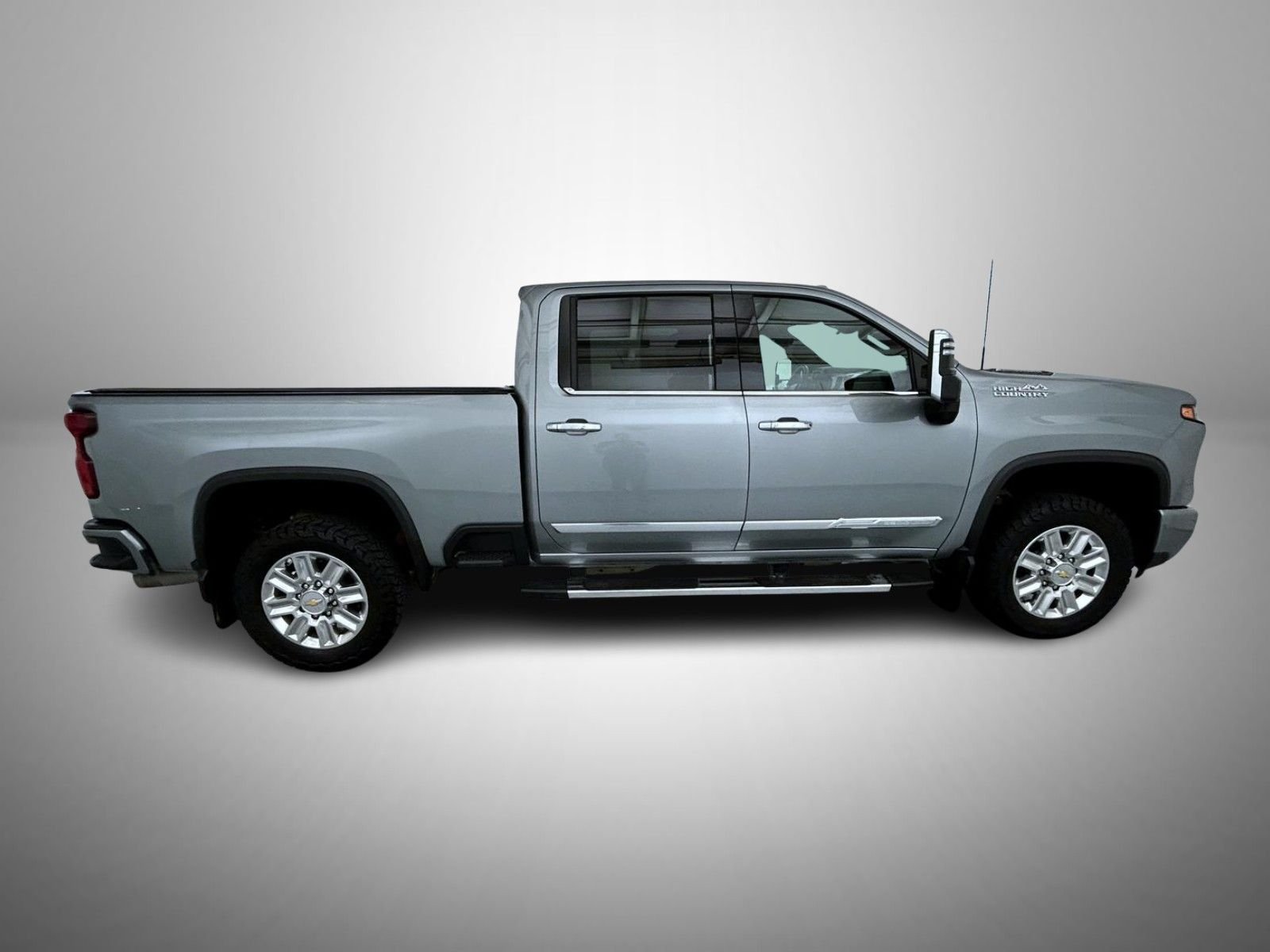 Used 2024 Gray Chevrolet High Country image 4
