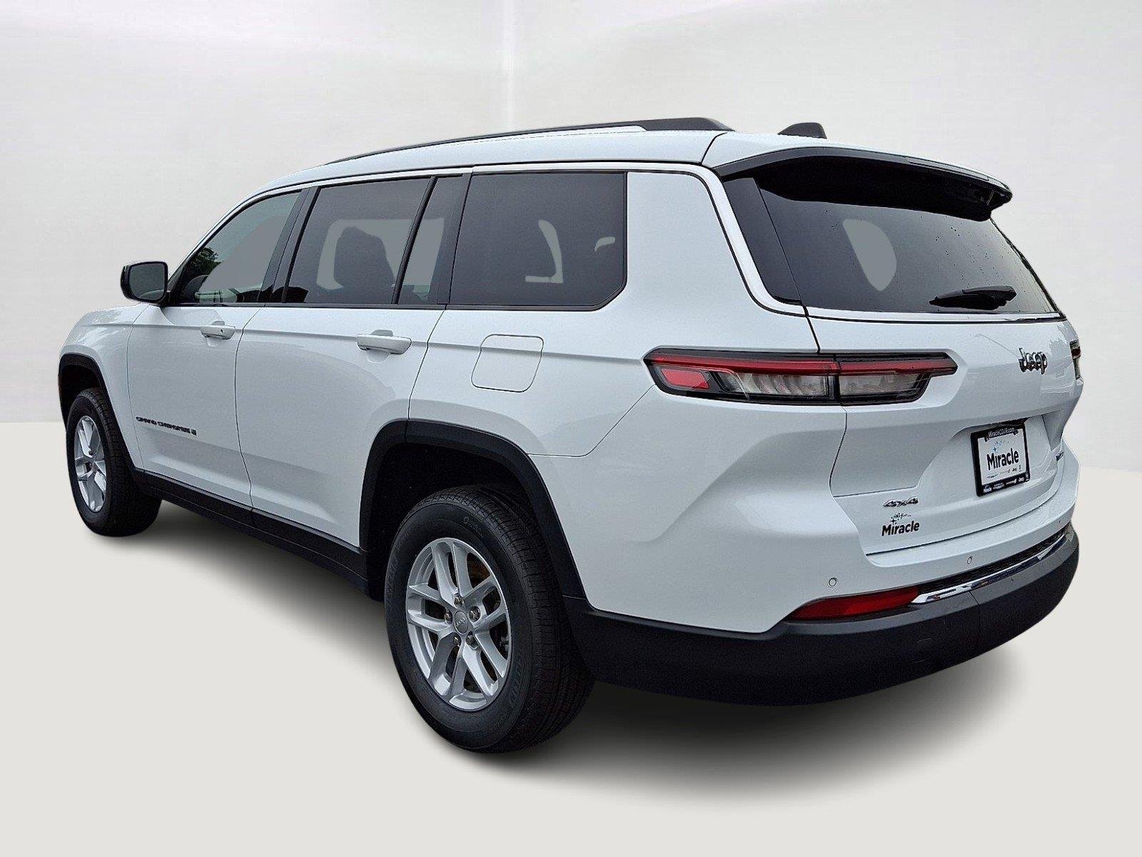 Certified Used 2023 Bright White Clearcoat Jeep Laredo X image 4
