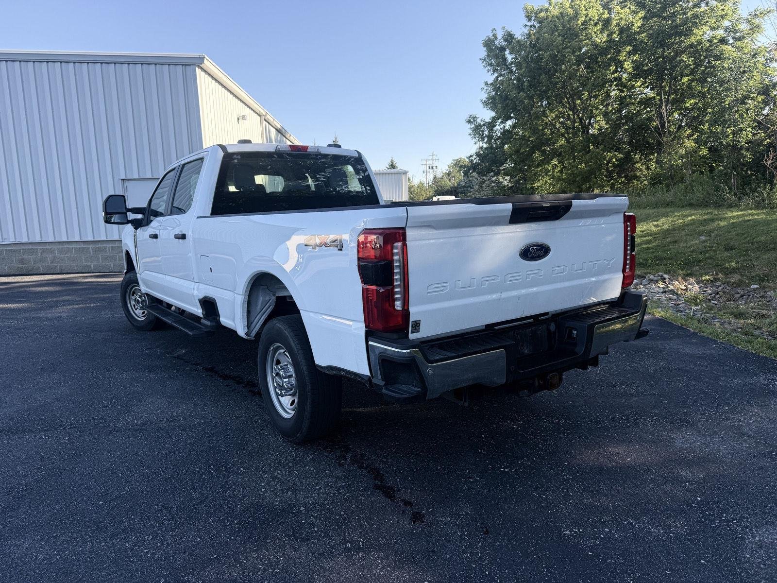 Used 2023 Oxford White Ford XL image 2