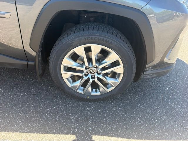 Used 2023 Magnetic Gray Metallic Toyota XLE Premium image 6
