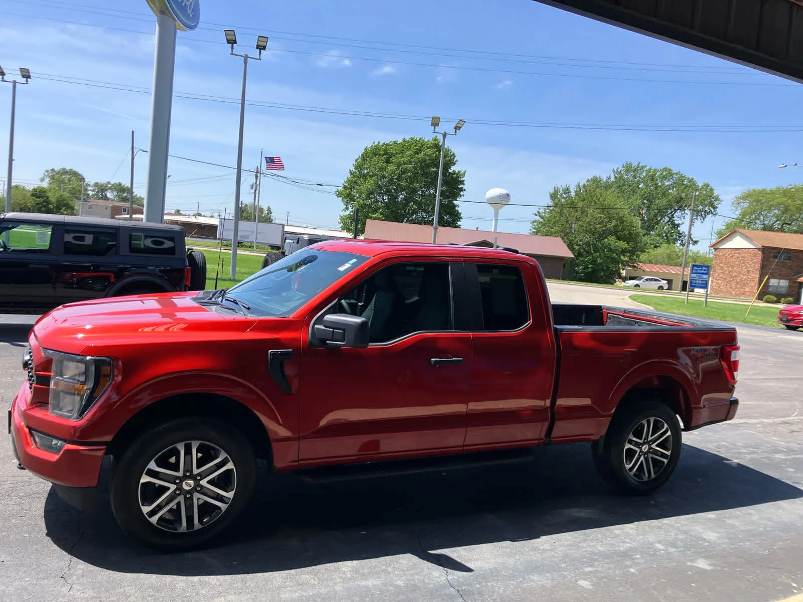 Used 2023 Hot Pepper Red Metallic Tinted Clearcoat Ford XL image 5
