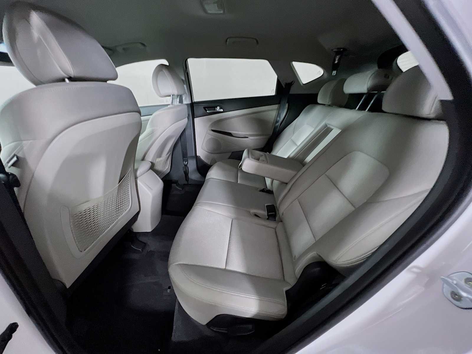 Used 2016 Dazzling White Hyundai SE image 23