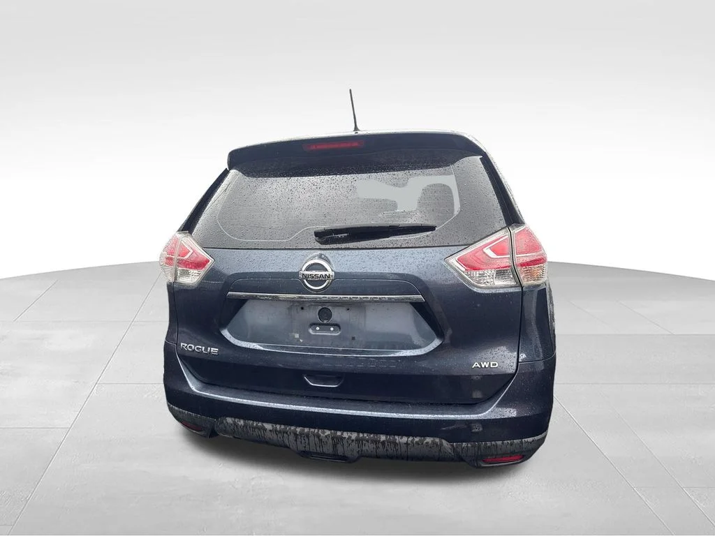 Used 2016 Blue Nissan S image 3