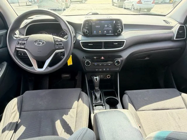 Used 2020 Black Hyundai SE image 13