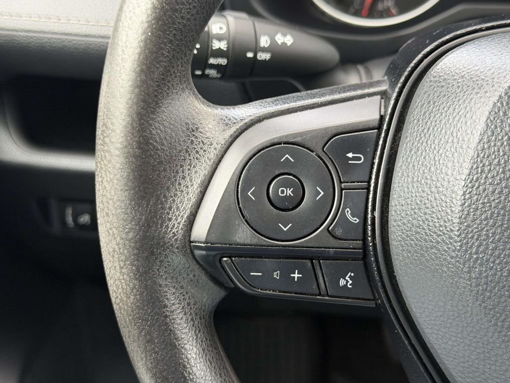 Used 2021 Silver Toyota XLE image 9