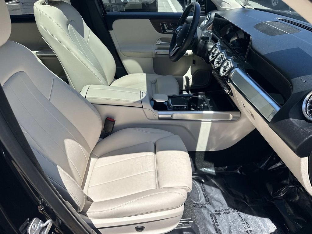 Used 2023  Mercedes-Benz GLB 250 image 11