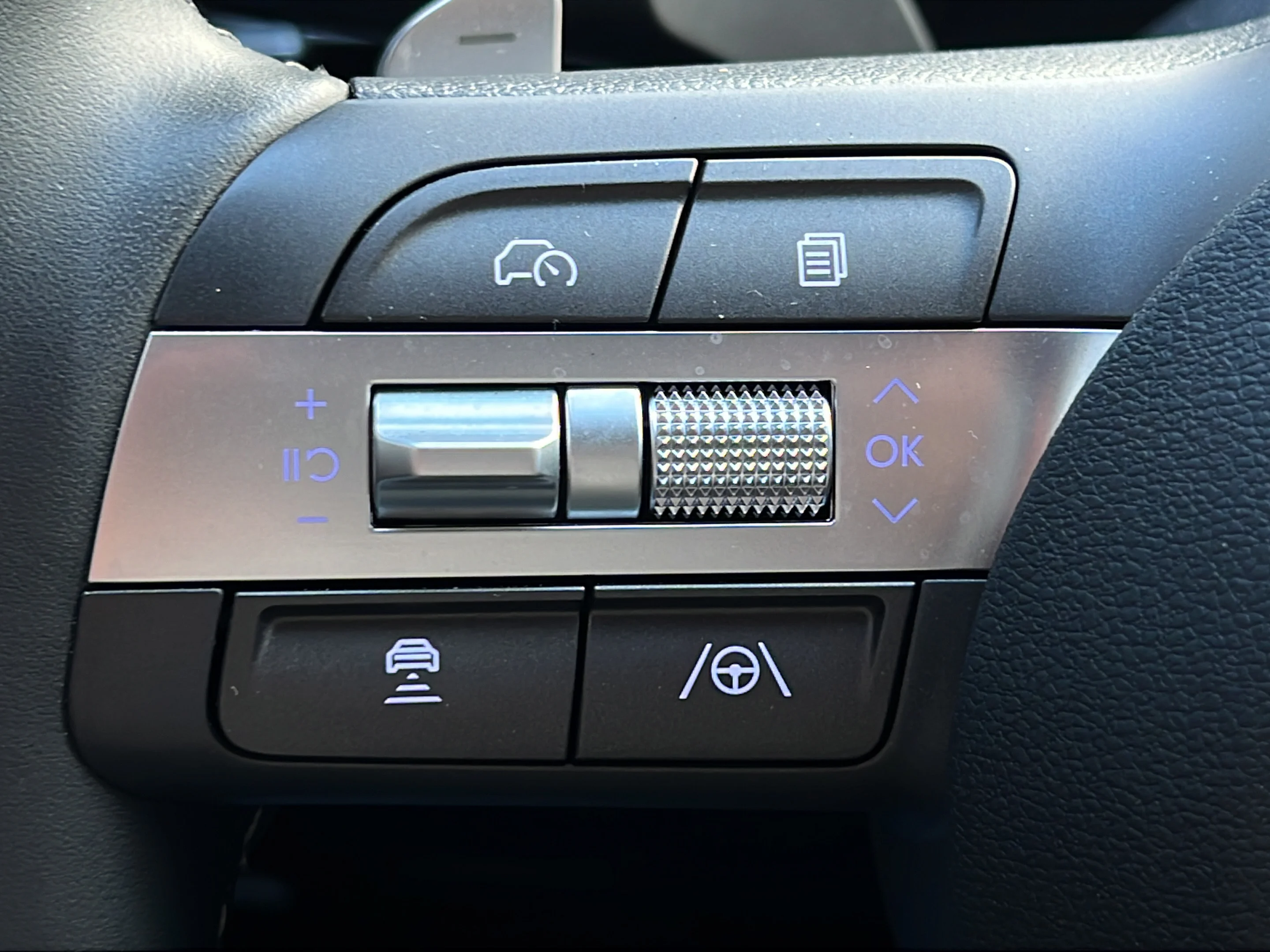 Used 2025 Abyss Black Pearl Hyundai SEL Convenience image 19