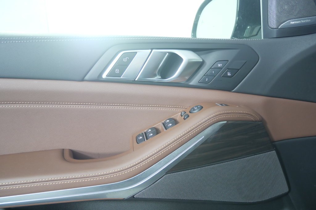 Certified Used 2026 Green Metallic BMW M60i image 9