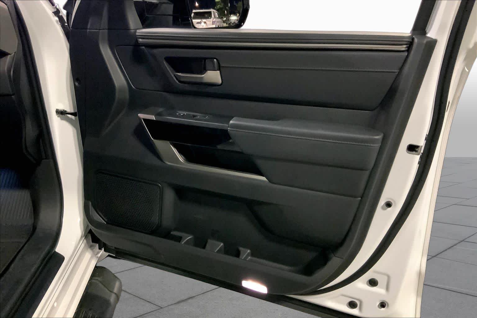 Used 2025 Wind Chill Pearl Toyota Limited image 21