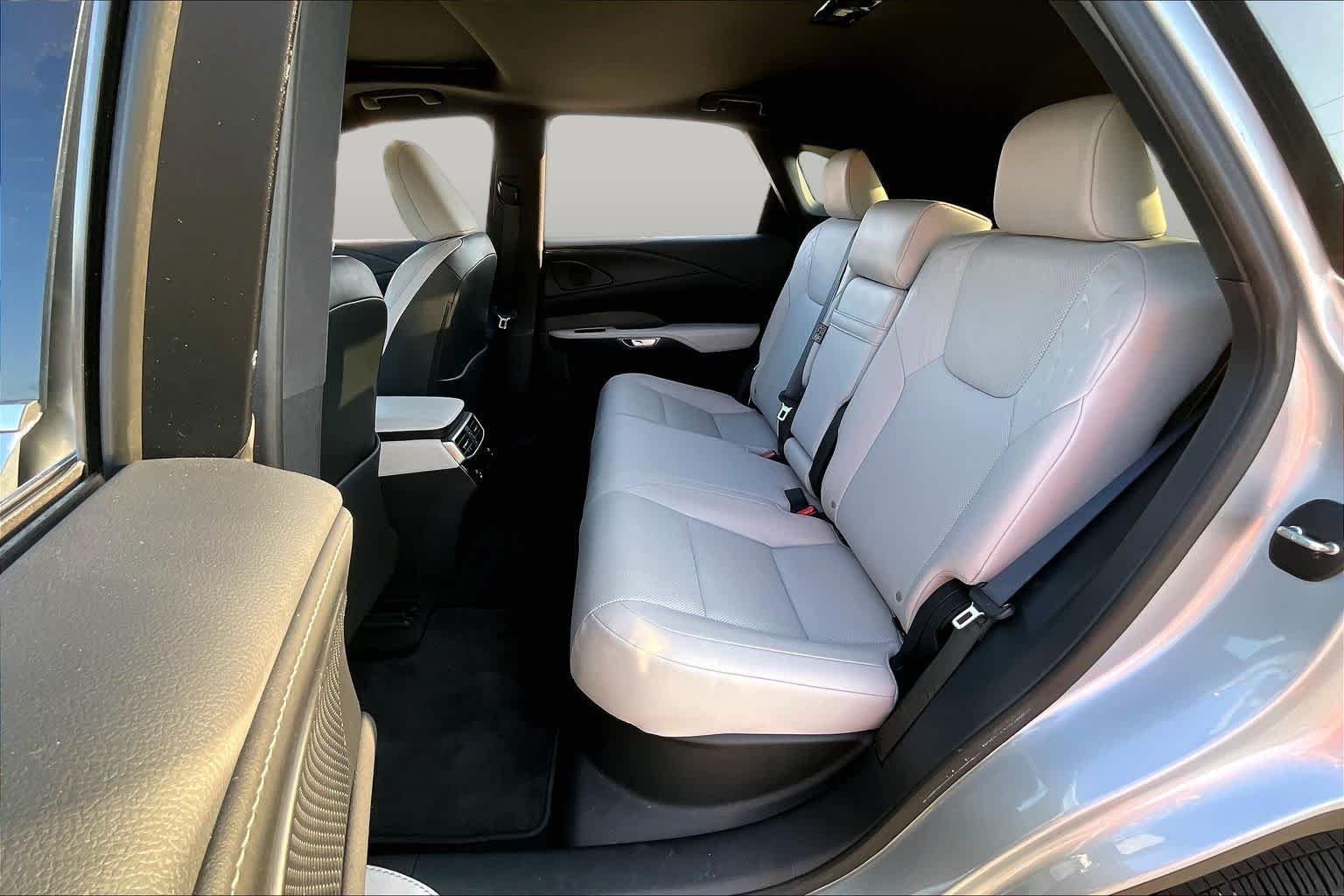 2025 Lexus RX 350 - Photo 39