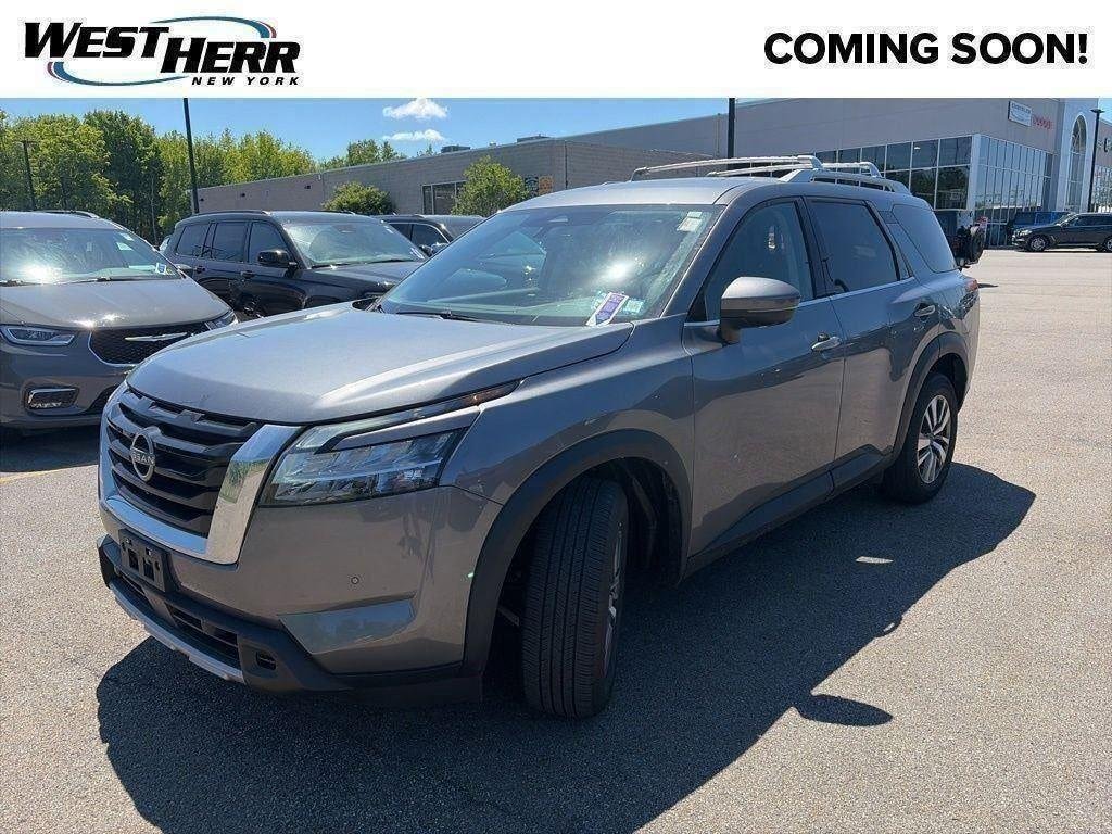 Used 2023 Gun Metallic Nissan SL 4WD image 4